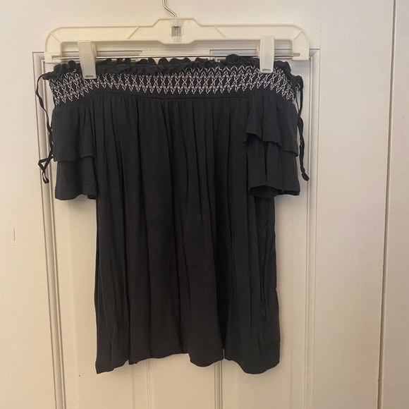 American Eagle Off the Shoulder top - Picture 1 of 1